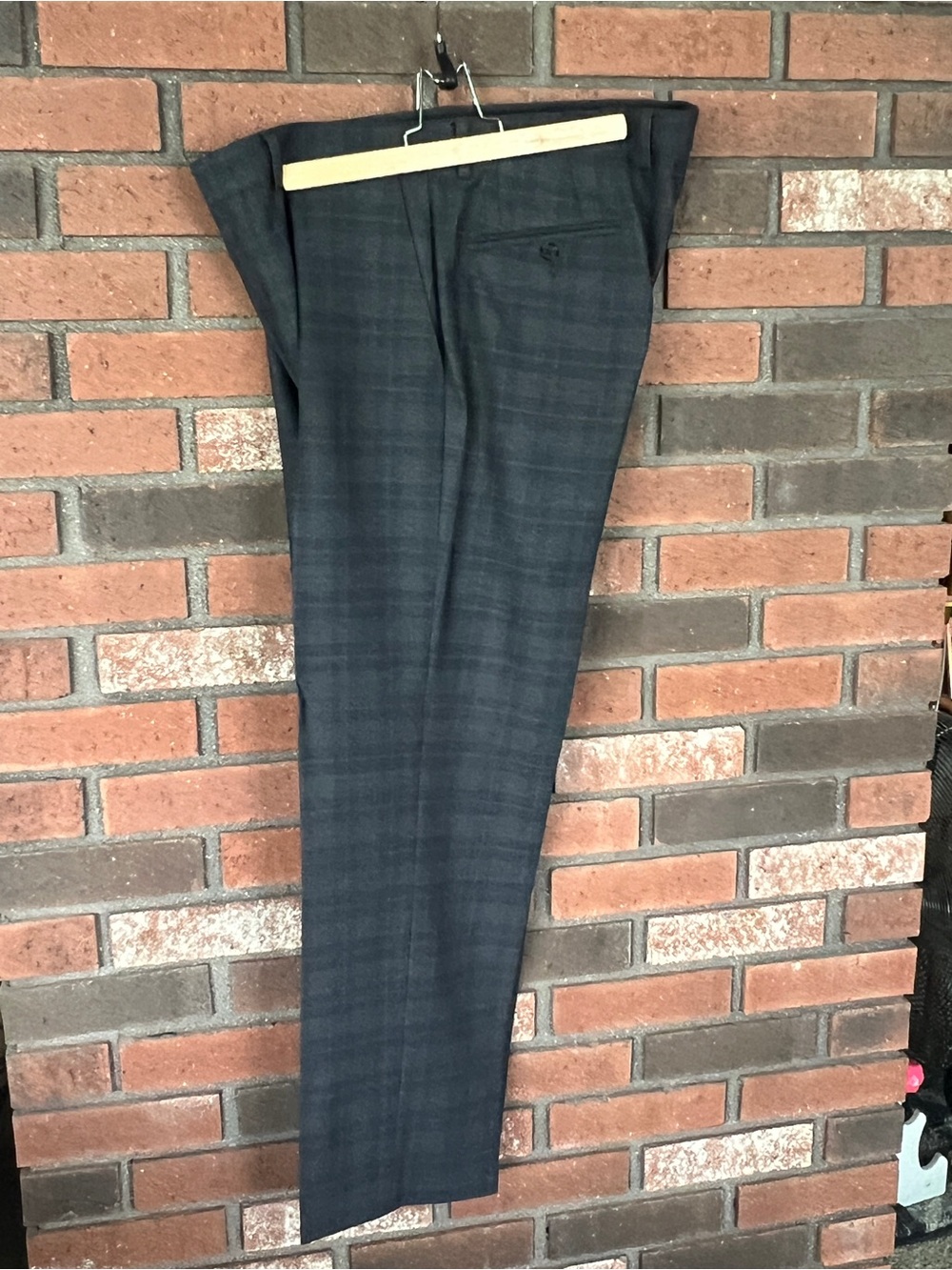 Ryan Seacrest Distinction Gray Plaid Suit with Blue Windowpane - Picture 5 of 12